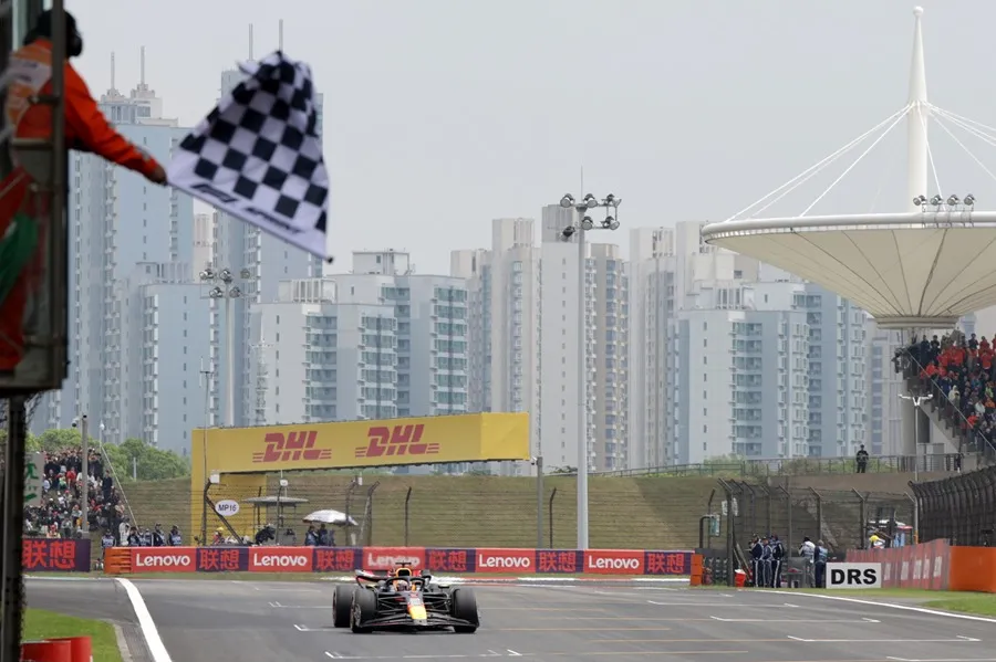 Fórmula Uno: Max Verstappen saldrá en la ‘pole’ en el Gran Premio de China, seguido de Pérez y Alonso