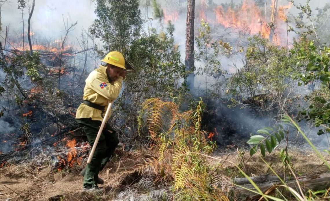 Autoridades Civiles y Militares unen esfuerzo para Combatir incendios forestales