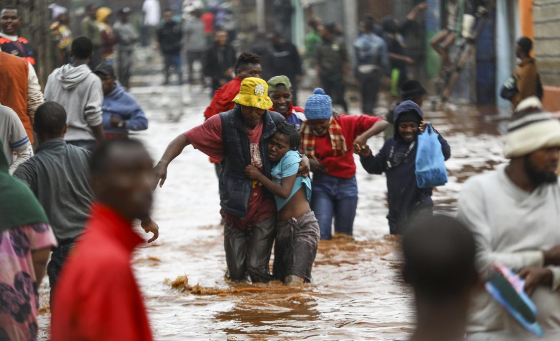 Al menos cuatro muertos y 60.000 personas afectadas por graves inundaciones en Nairobi
