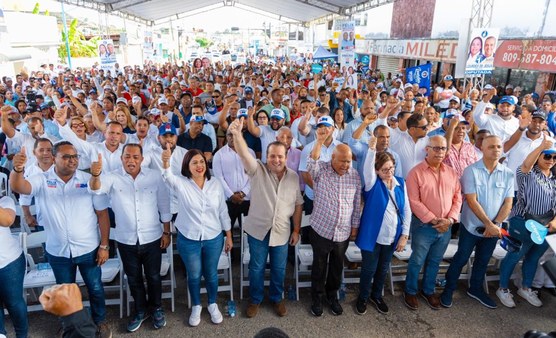 José Paliza recorre 11 provincias en última semana; juramenta dirigentes