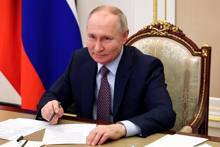 Putin inicia 5to mandato como presidente con más control sobre Rusia