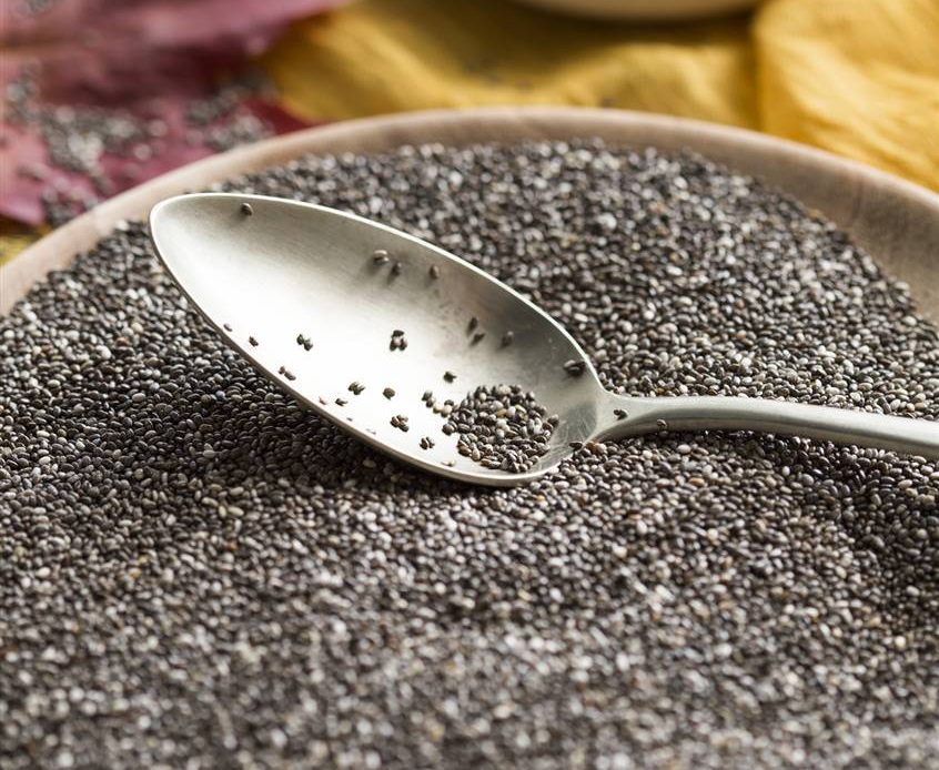Así de pequeña como se la ve, la semilla de chía  está dotada de un gran valor nutricional, y su consumo tiene muchos beneficios para la salud.