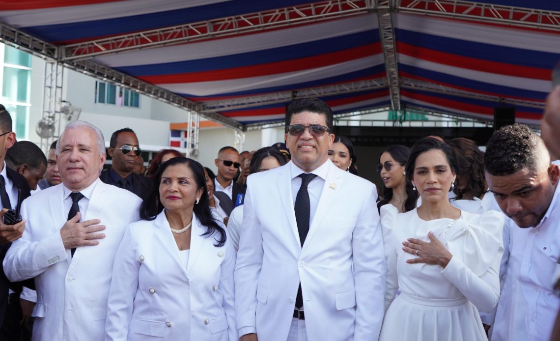 El actual alcalde de Santo Domingo Este, Dío Astacio, prometió en su toma de posesión como edil que trabajará para crear una guerra en contra de la basura y de las inundaciones en esta demarcación.
