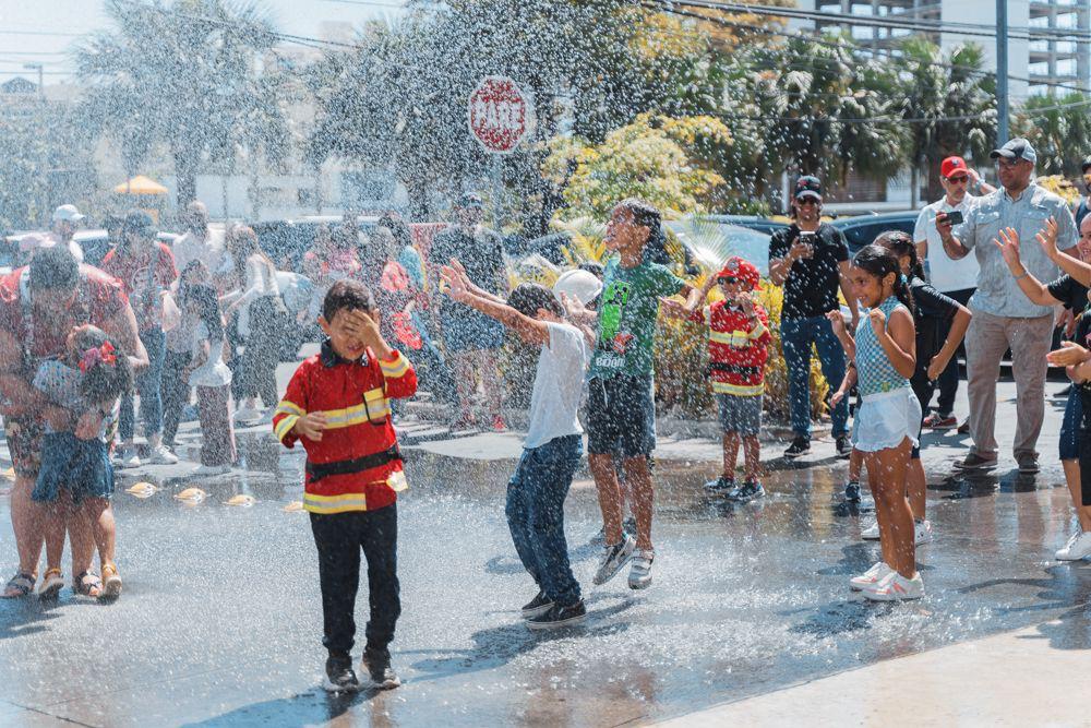 Cuerpo de Bomberos invita a darle la bienvenida al verano