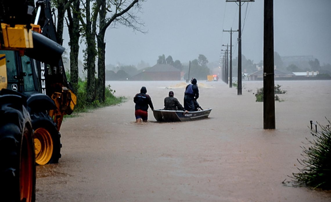 Al menos 10 muertos y 21 desaparecidos por las lluvias en el sur de Brasil