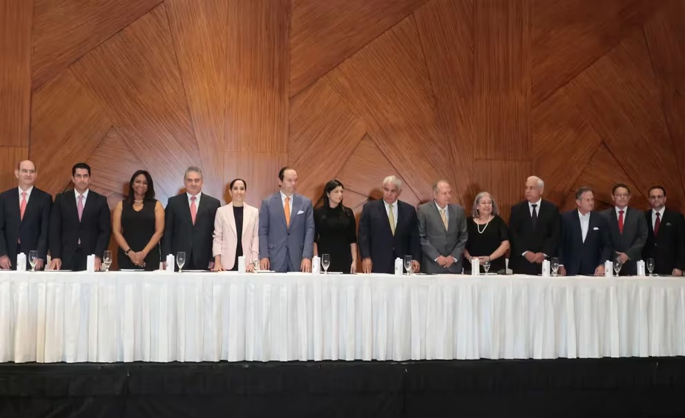 Nuevo presidente de Panamá presenta su gabinete oficial