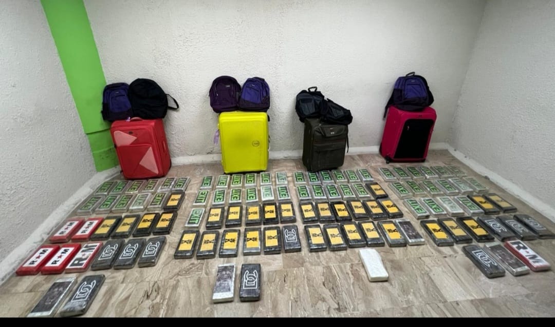 Unos 104 paquetes presumiblemente cocaína, que serían enviados a Lisboa, Portugal, fueron confiscados mediante un operativo de inteligencia e inspección, realizado en el Aeropuerto Internacional de Punta Cana, provincia La Altagracia.