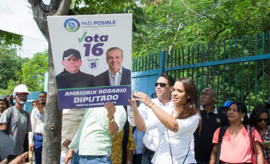 La Alcaldía de Santo Domingo Norte inició un operativo de descontaminación visual en el municipio, retirando todos los afiches y vallas que fueron colocados por los aspirantes y candidatos que participaron durante la recién pasada campaña electoral.