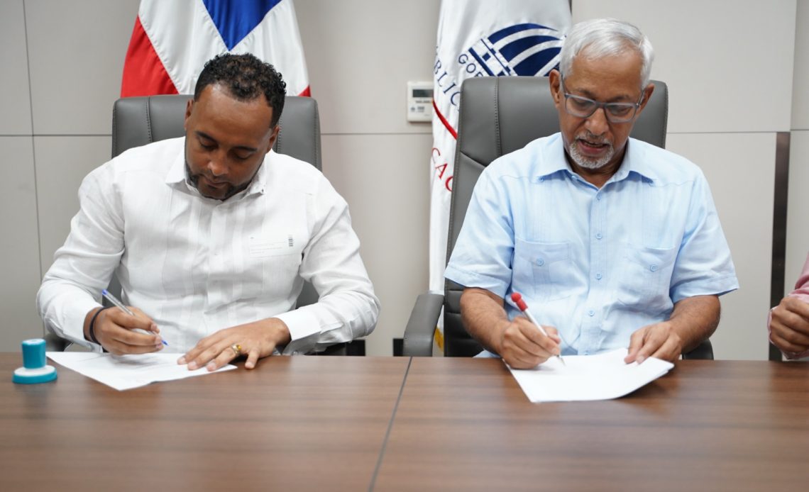 Minerd recibe terreno en Fantino para construcción de nueva escuela