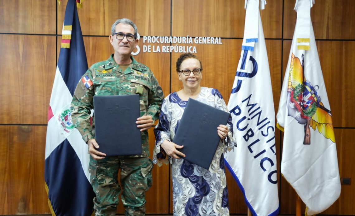 Ministro de Defensa y Miriam Germán