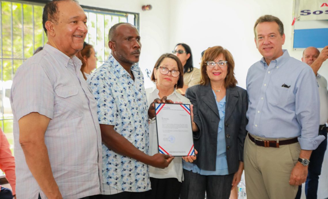 Gobierno apoya a productores Casabe y Yuca de Monción y Dajabón Promipyme otorga crédito por RD$2 millones