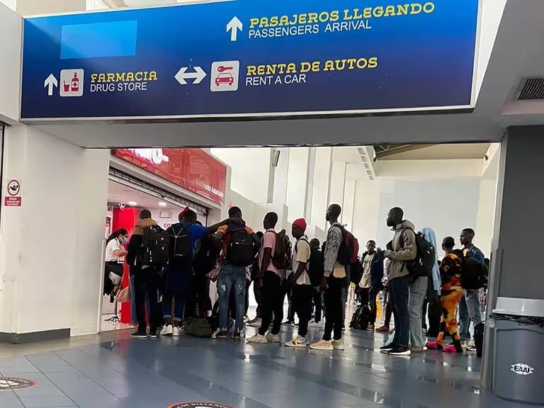 Migrantes tomando vuelo en Managua