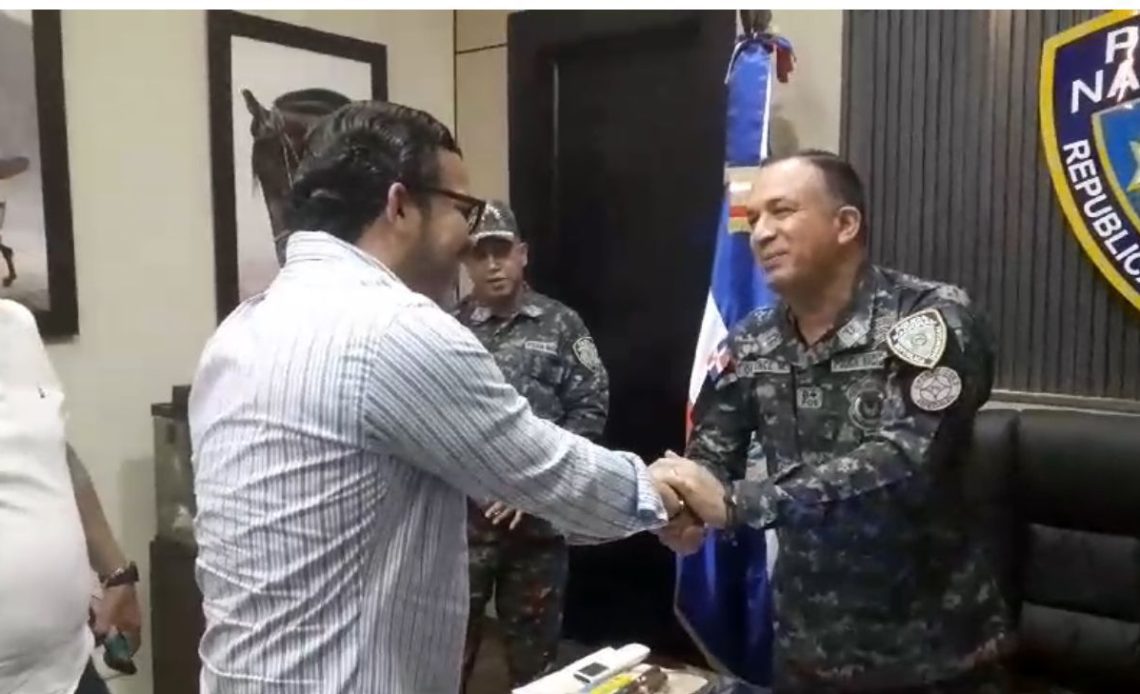 Yohan López presidente del CARD visitó al director regional de la PN en La Vega para conocer detalles incidente con juristas