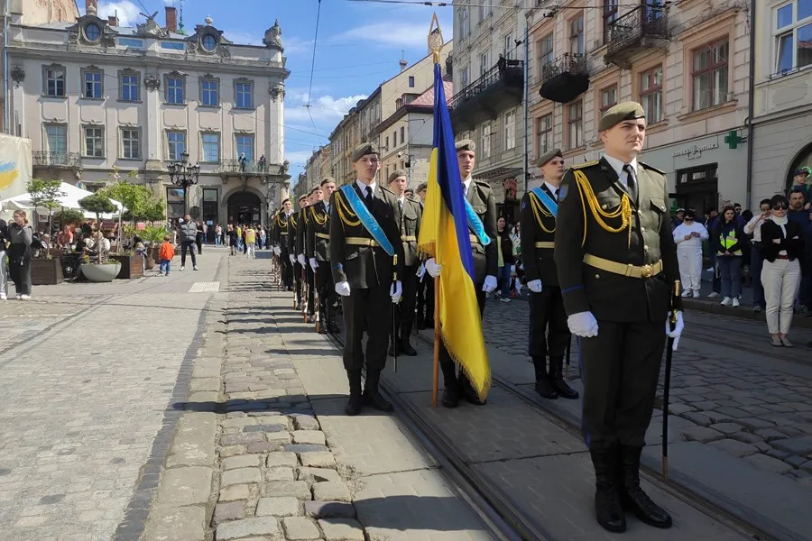 La exención del servicio militar es debatida por Ucrania a cambio de mayores impuestos