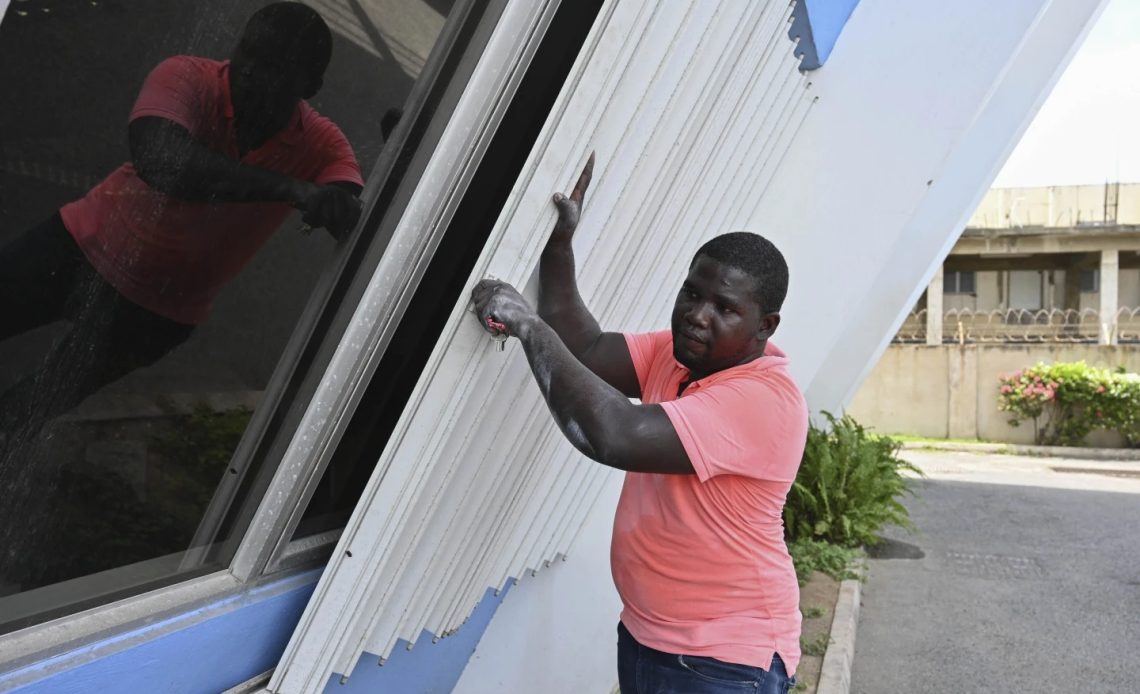 Esperan llegada del huracán Beryl en Jamaica