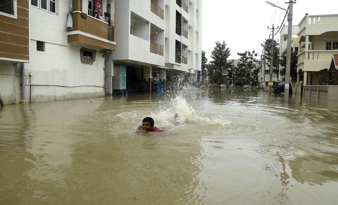 Tres personas mueren electrocutadas a causa de las lluvias monzónicas en el oeste de India