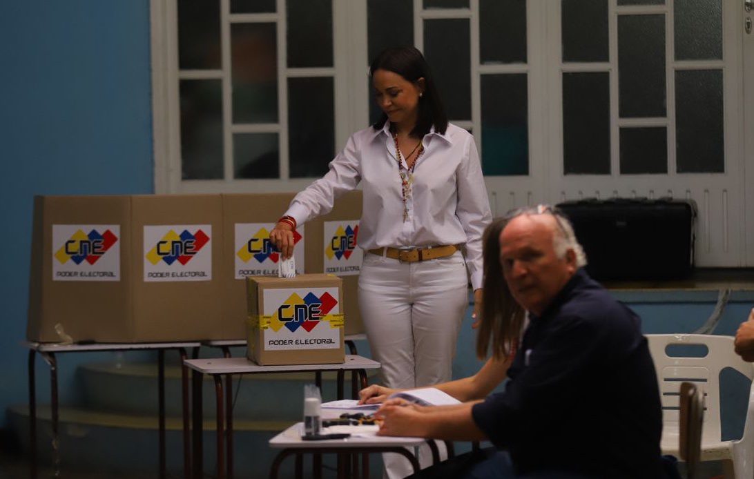 María Corina vota