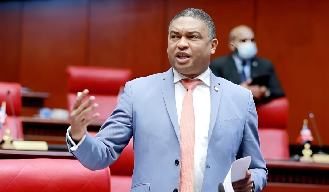 Yván Lorenzo en el Senado