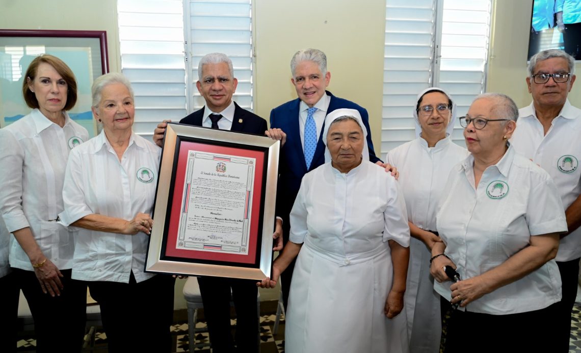 Reconocimiento a senadores