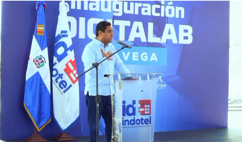 Alcalde de La Vega y presidente del Indotel inauguran aula virtual de la biblioteca municipal