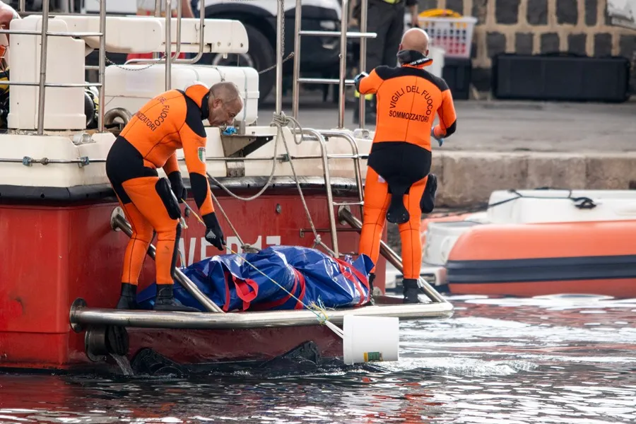 Rescatan cuerpo de hija de Lynch, desaparecida en el naufragio del  velero en Sicilia