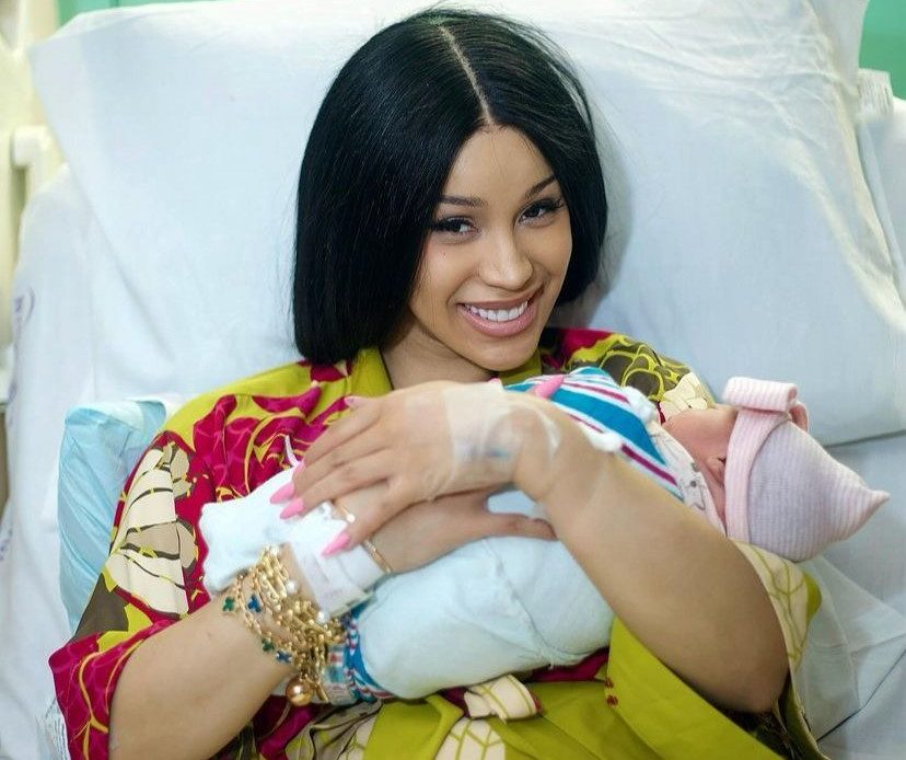 Cardi B da la bienvenida a su hija y lo comparte en redes sociales