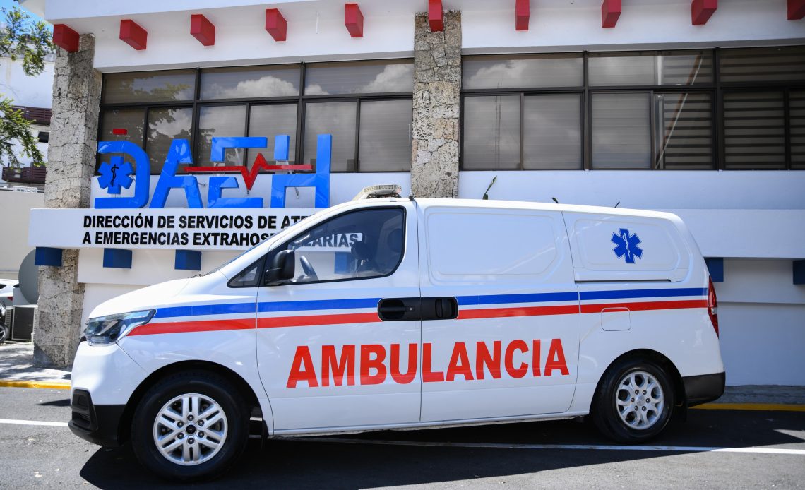 DAE dona ambulancia a Hospital Militar Dr. Ramon De Lara para reforzar los servicios de salud