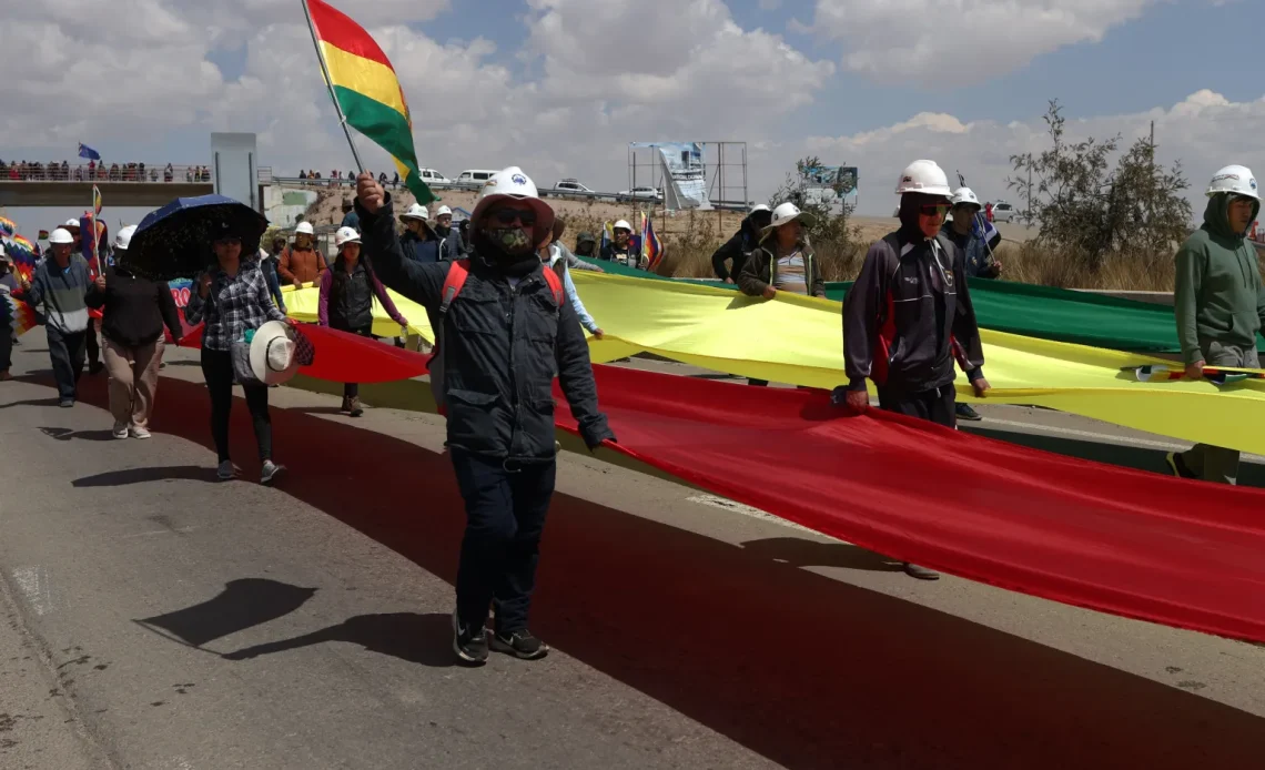 Presidente de Bolivia llama a Evo Morales a dialogar: “no le daremos el gusto de una guerra civil”