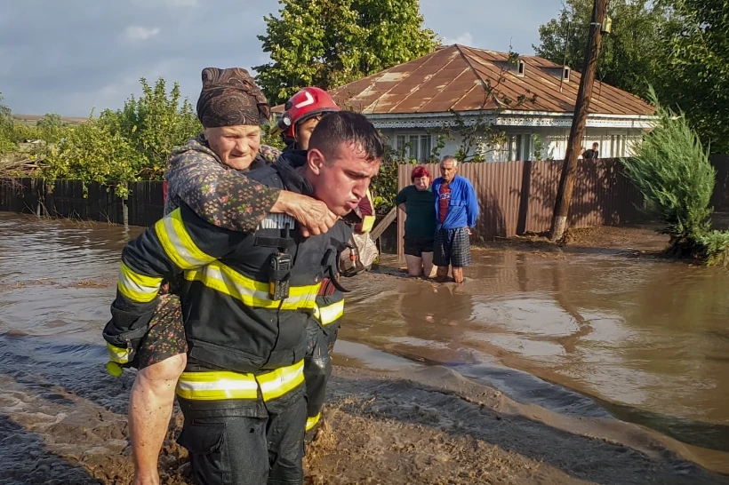 Cinco muertos y decenas de atrapados en Rumanía por intensas lluvias