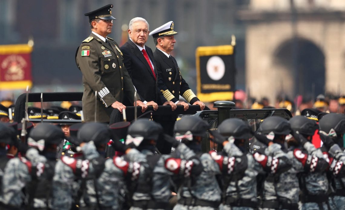 López Obrador en Desfile Militar