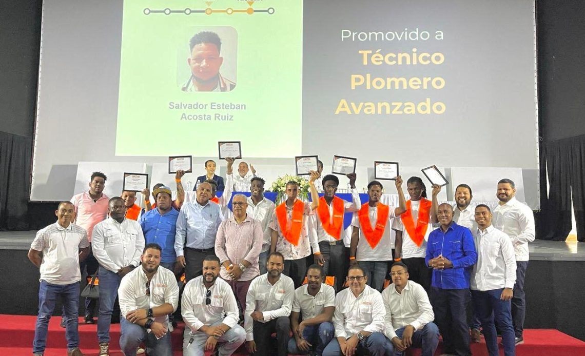 Empresa Sems celebra su encuentro anual y entrega certificados