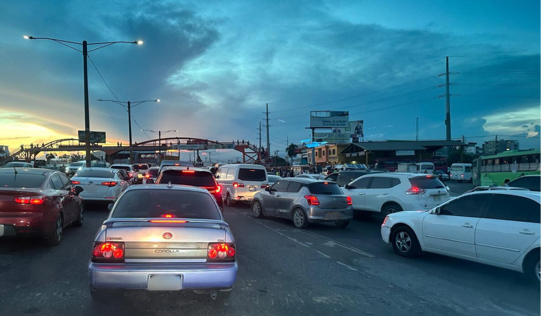 Tapón en la Autopista Duarte