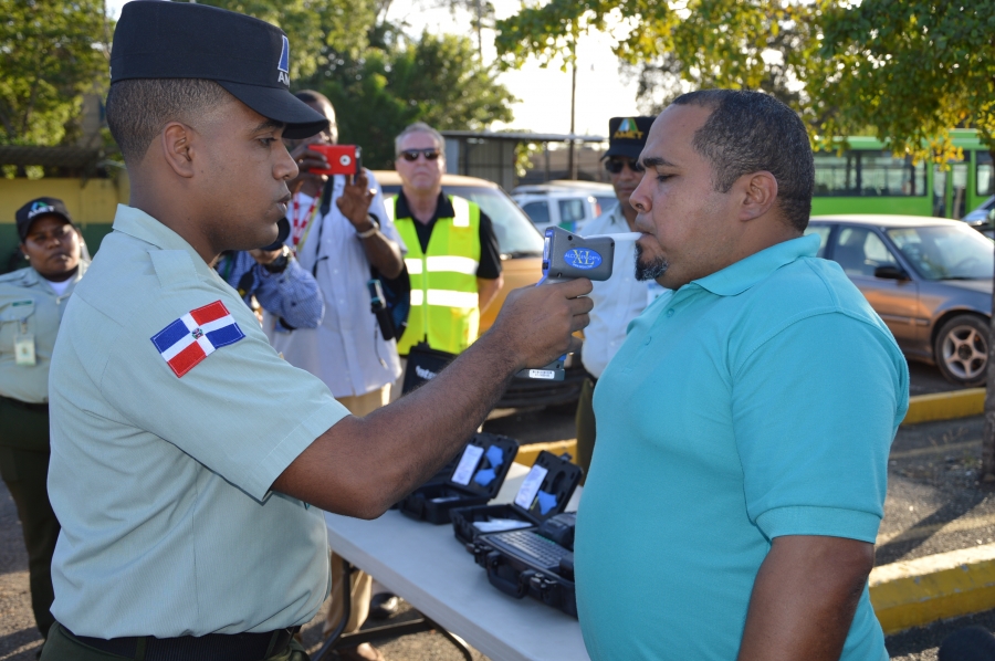 Implementarán nuevamente el uso del alcoholímetros en la capital