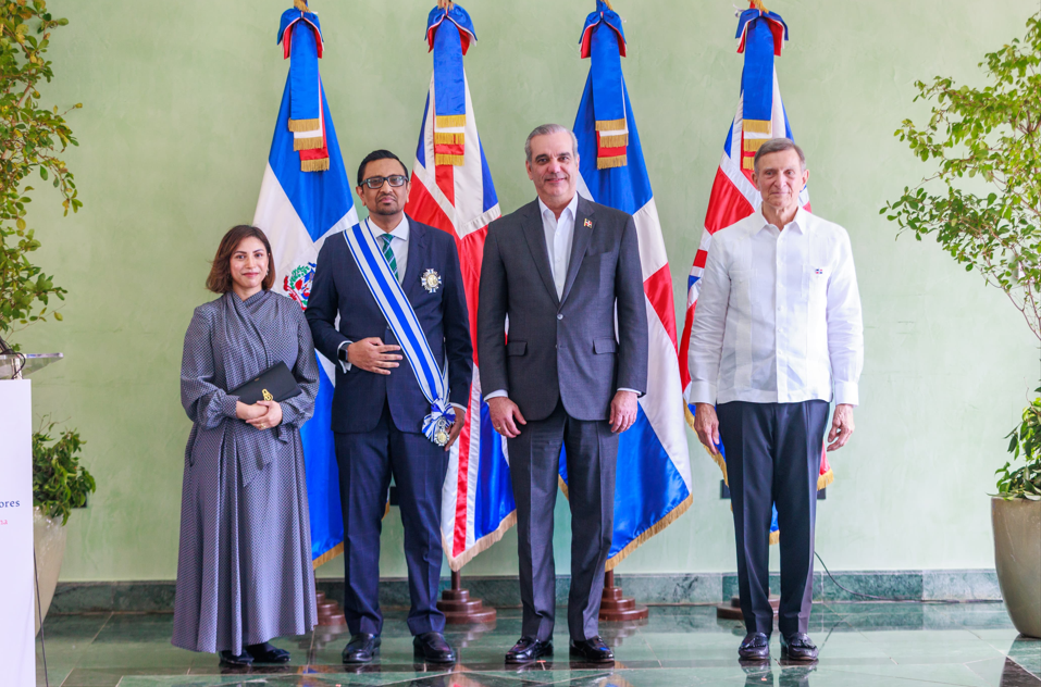 Embajador del Reino Unido pondera liderazgo y principios democráticos del presidente Abinader