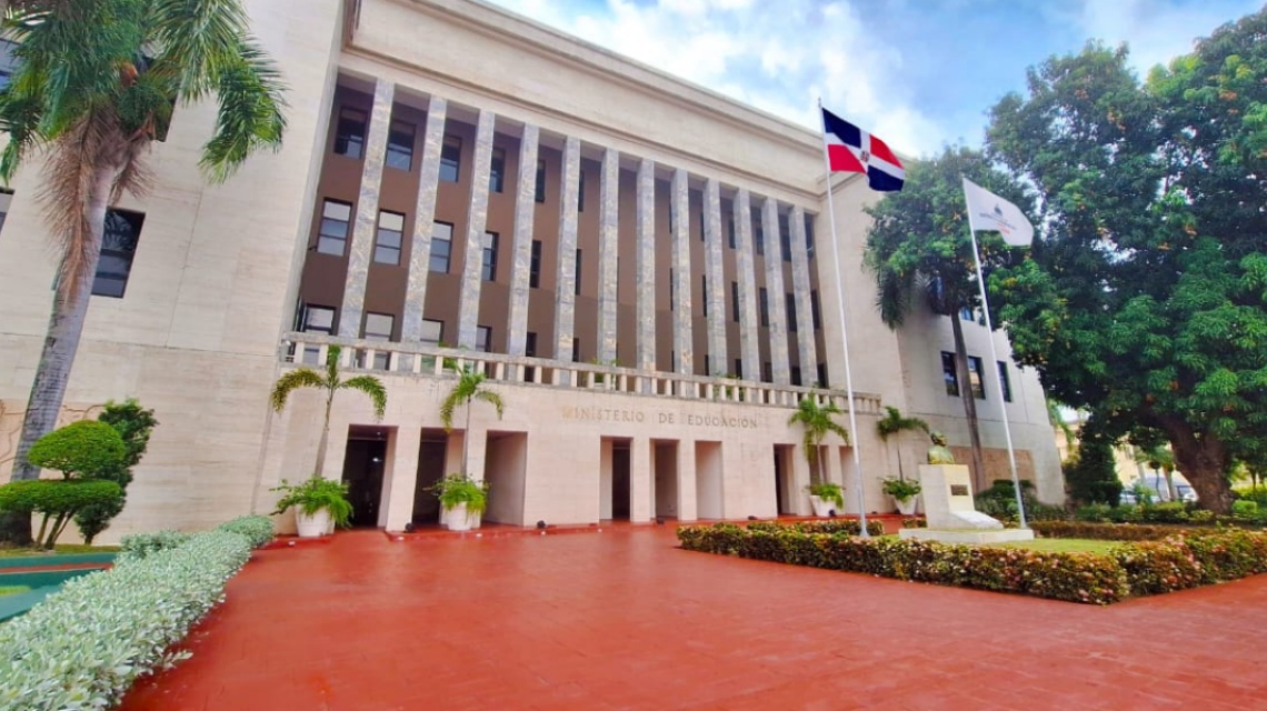 Minerd lamenta fallecimiento de estudiante en Barahona y dispone investigación exhaustiva