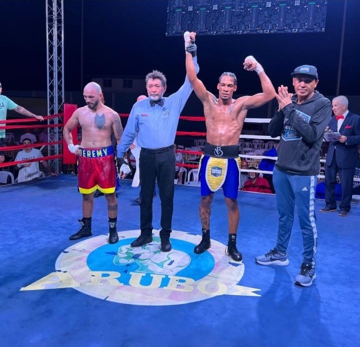 Dominicano Brayner Vásquez "La Llave" gana por KO título panamericano en Aruba