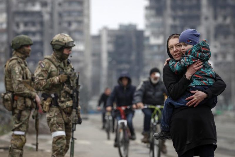 Mujeres y niños en guerra