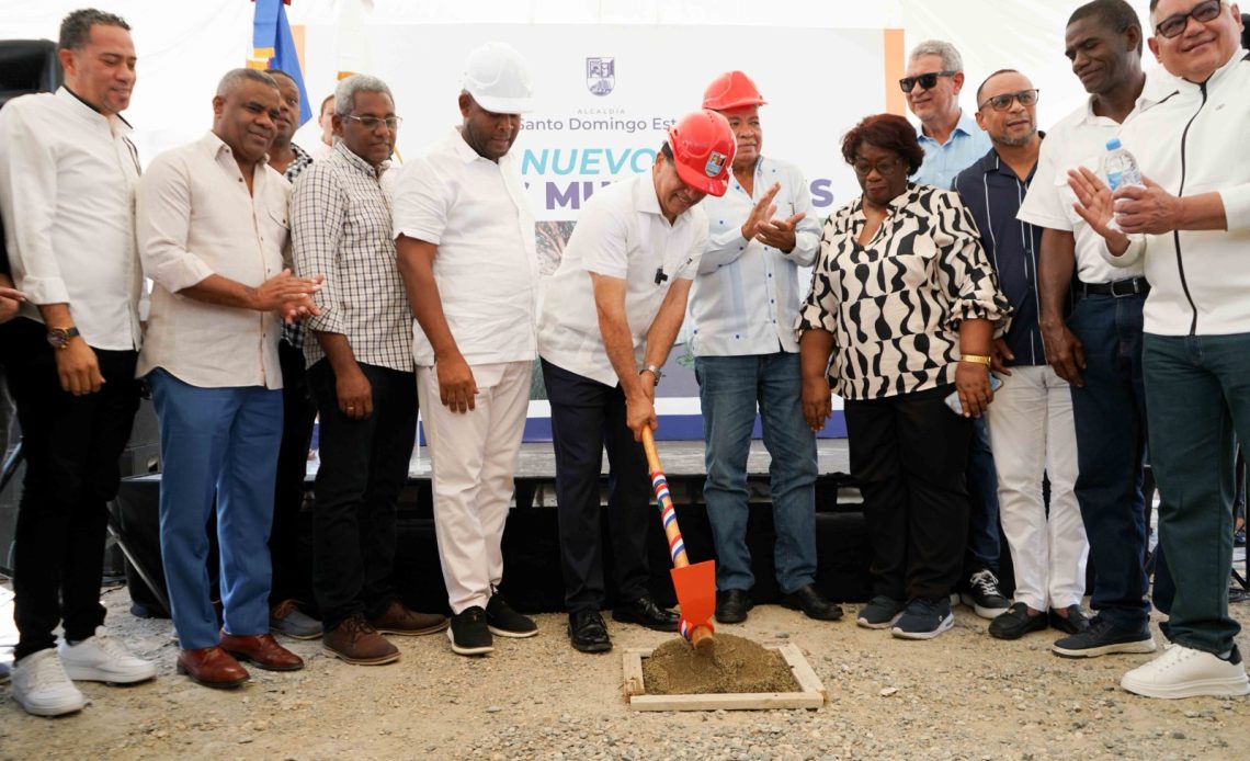 Dan primer picazo para construcción de mil nichos municipales en Cementerio Cristo Salvador