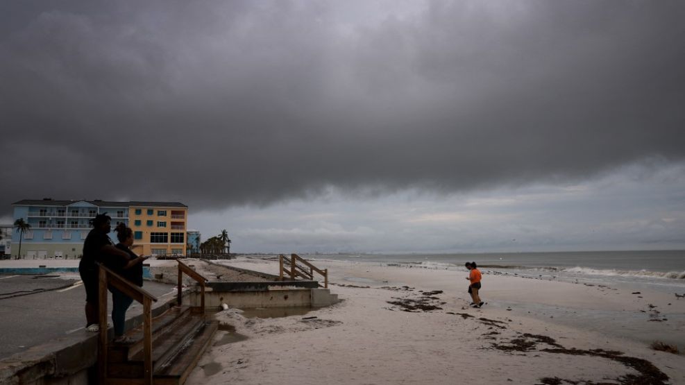 Más de 30.000 refugiados por el huracán Milton, que empieza a sentirse en Florida