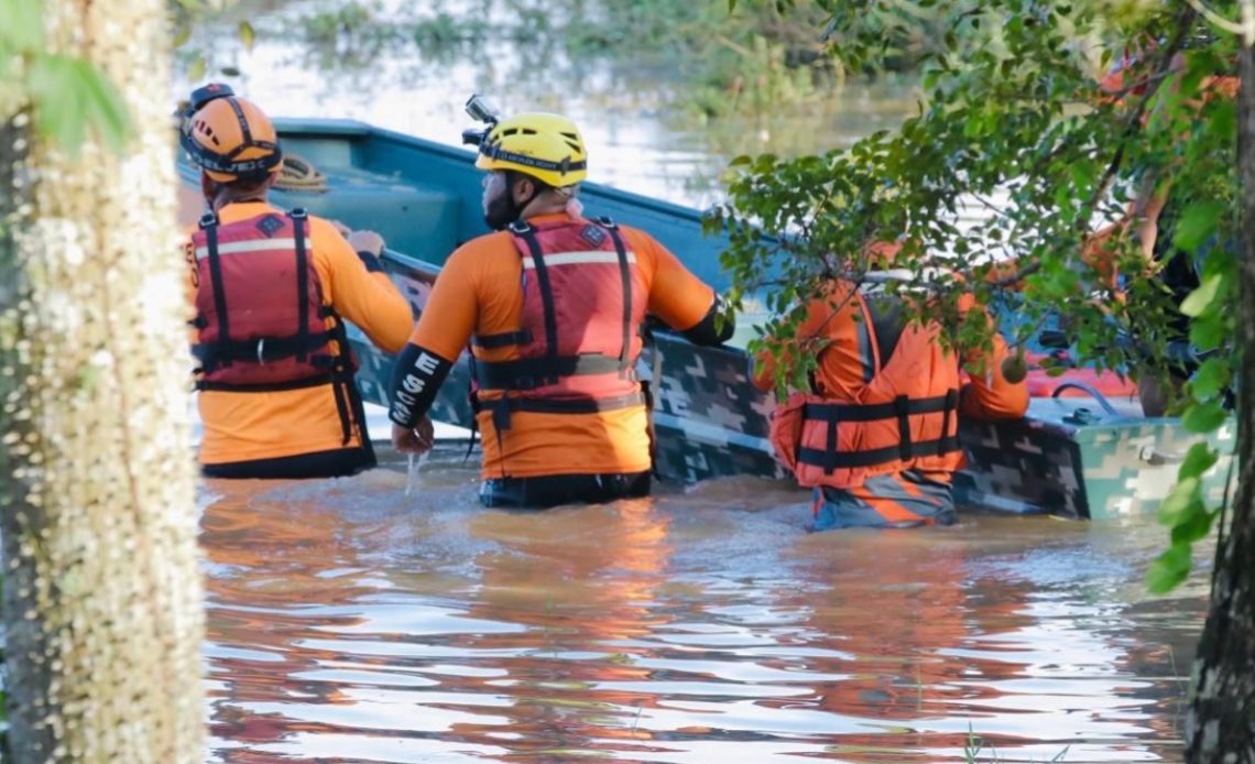 Dos pescadores de anguilas mueren arrastrados por crecida de río en El Seibo