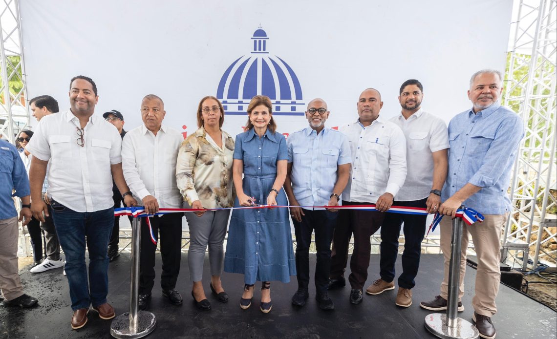 Raquel Peña entrega viviendas, espacios deportivos y centros comunitarios, en San Cristóbal