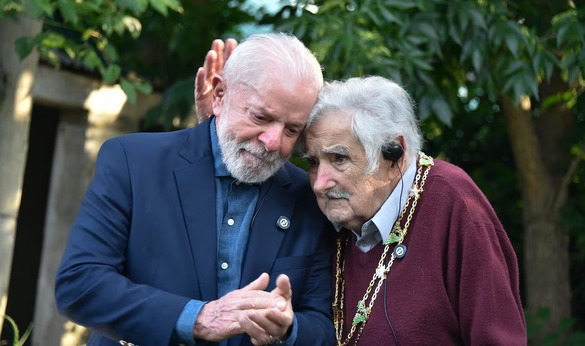 Lula condecora a José Mujica: “La persona más extraordinaria que he conocido”