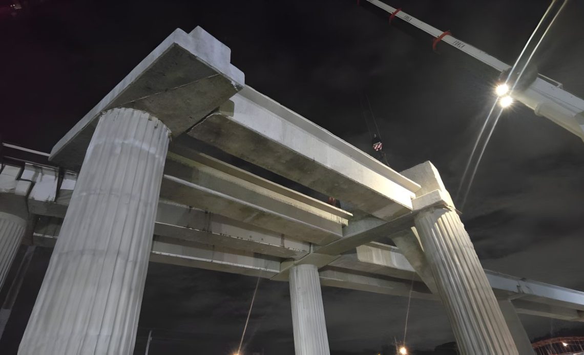 Colocan primeras vigas para futura línea del Metro en dirección a la Prolongación 27 de Febrero