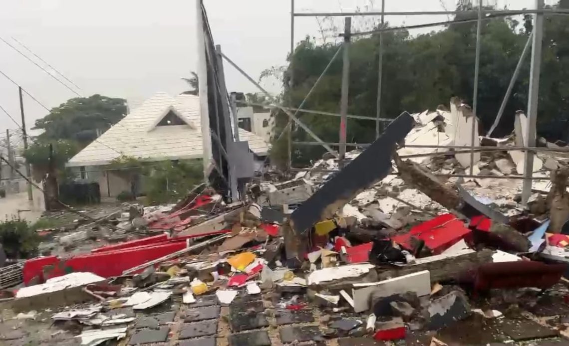 Explosión en Villas Ana María deja varios atrapados y gravemente heridos en Sosúa, Puerto Plata