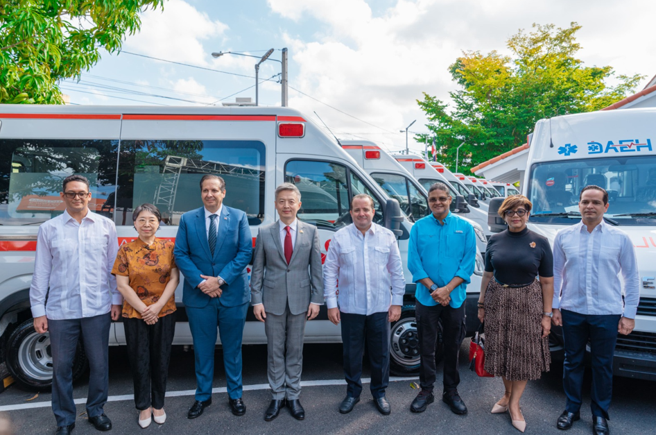 Minpre y la DAEH reciben 120 ambulancias donadas por China