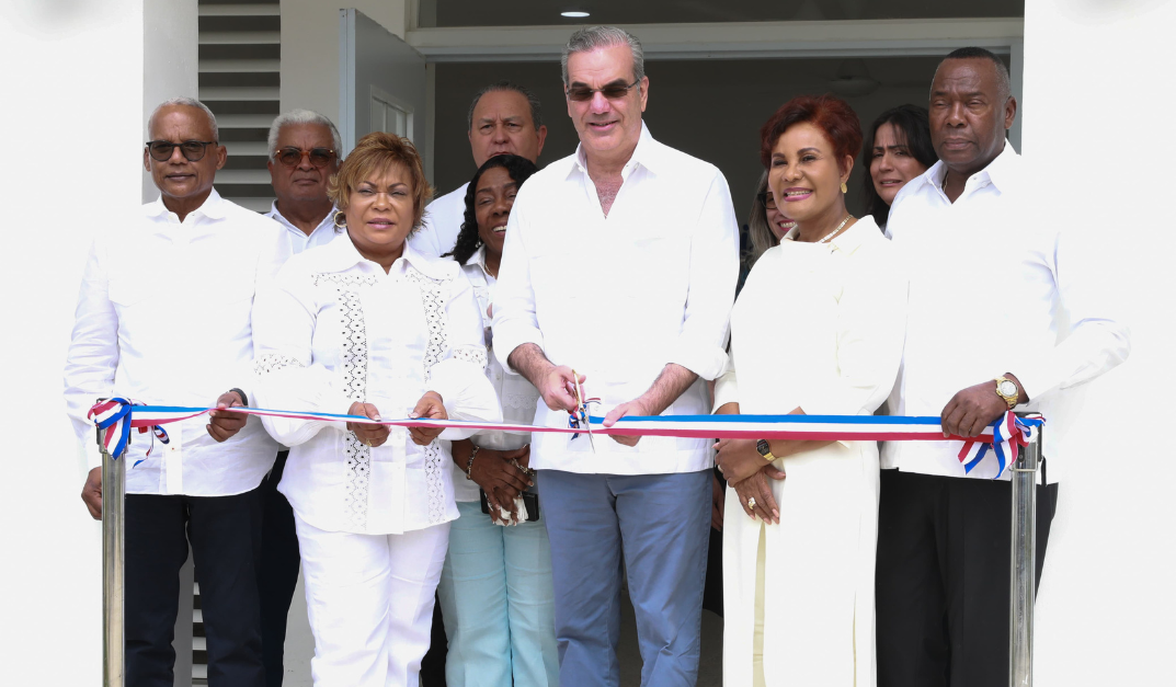 Abinader inaugura en la Armada RD