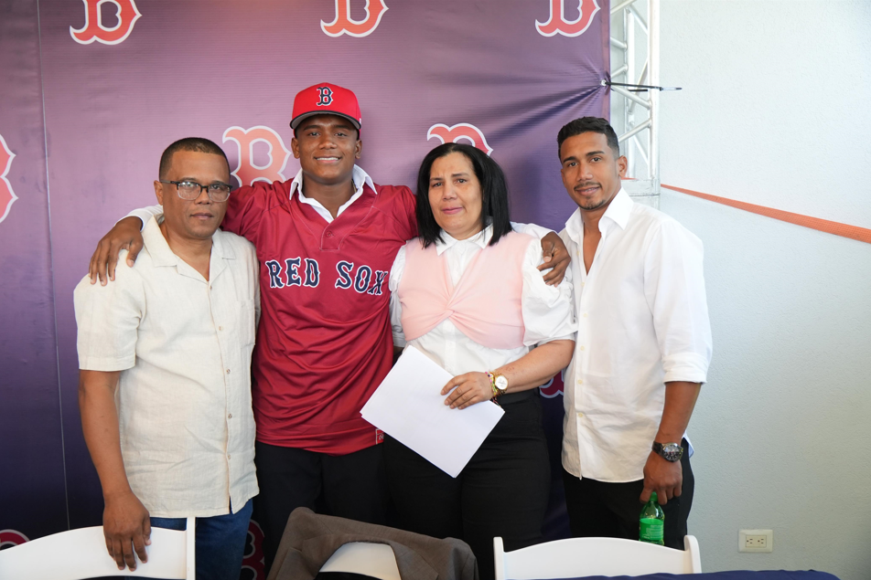 Christopher Cordero: de lavar carros a pelotero profesional con los Boston Red Sox