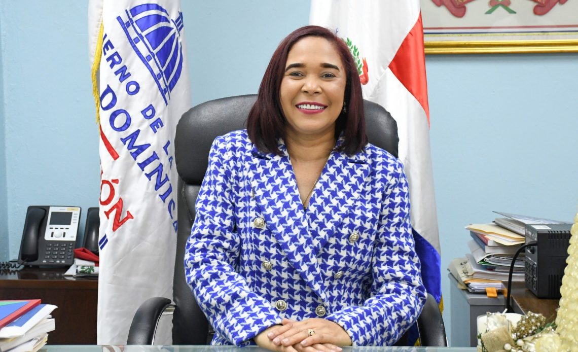 Nombran nueva directora de la Regional 10 de Educación