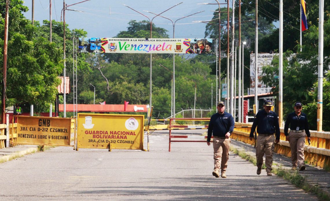 Venezuela reabre la frontera con Colombia tres días después del cierre por la investidura