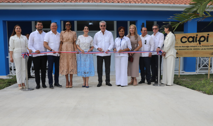 Presidente Abinader inaugura escuela y estancia infantil en La Altagracia